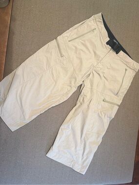 Men's knee length cargo shorts